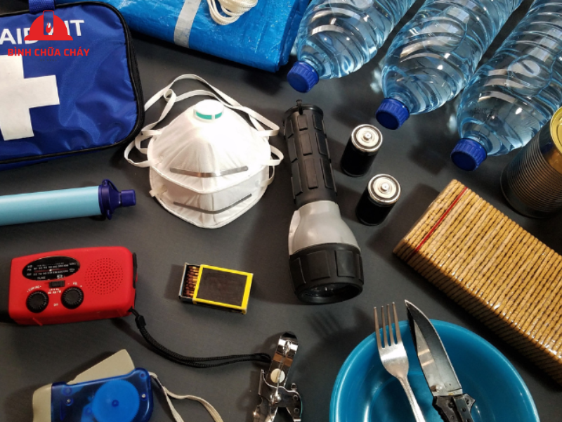 dụng cụ của lính cứu
